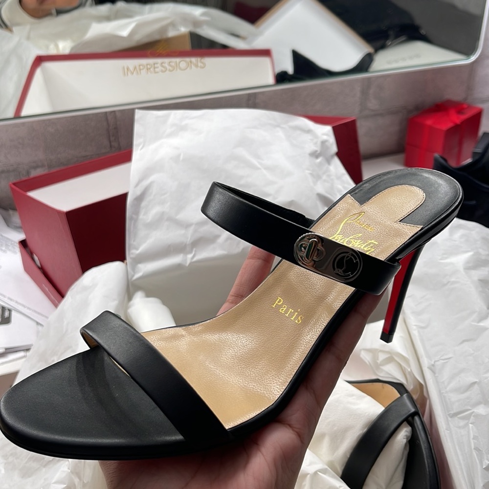Louboutin lock me 85